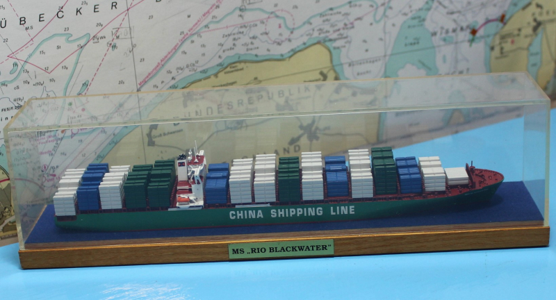 Containerfreighter "MS Rio Blackwater" China Shipping Line (1 p.) GER 2005 from Conrad in showcase